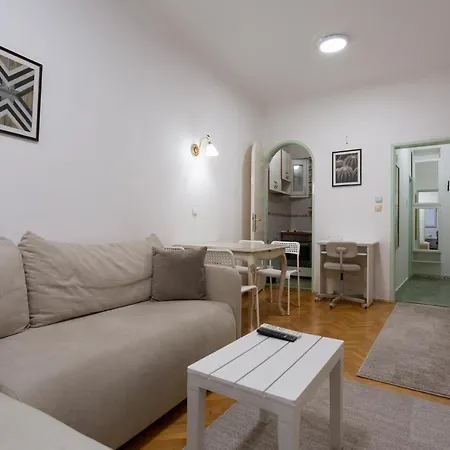 Apartment White *